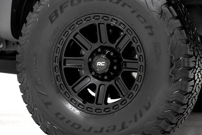 Rough Country 84 Series Wheel | Gloss Black | 17x8.5 | 6x5.5 | +25mm - The Suspension Specialists
