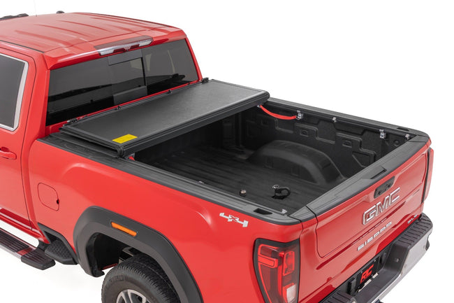 Hard Low Profile Bed Cover | 6'9" Bed | Rail Caps | Chevy/GMC 2500HD/3500HD (20-25)