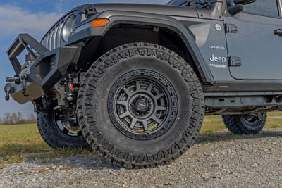 Rough Country 85 Series Wheel | Simulated Beadlock | Gunmetal Gray/Black | 17x9 | 5x5 | -12mm - The Suspension Specialists