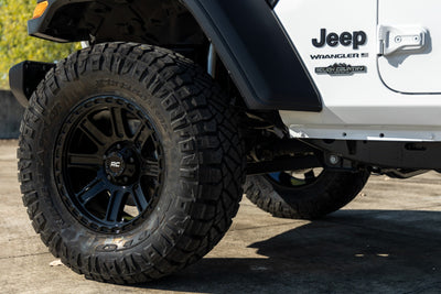 Rough Country 84 Series Wheel | Gloss Black | 18x8.5 | 5x5 | +0mm - The Suspension Specialists