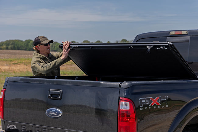 Hard Low Profile Bed Cover | 6'10" Bed | Ford F-250/F-350 Super Duty (99-16) - The Suspension Specialists