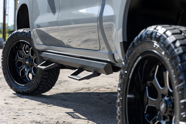 Rough Country 96 Series Wheel | One-Piece | Gloss Black | 22x10 | 6x5.5 | -19mm - The Suspension Specialists